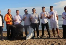 Peduli Lingkungan, ASN Kemenag Manggarai Barat Ikuti Aksi Bersih Pantai Sudamala
