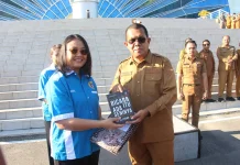 Gubernur Melki Serahkan Ribuan Buku Donasi ASN, Perkuat Gerakan Literasi di NTT