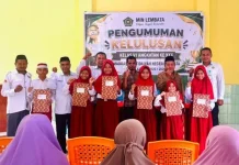 MIN Lembata Apresiasi Enam Lulusan Terbaik