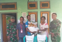 Babinsa Elar Kawal Penyaluran Bantuan Pangan BULOG di Empat Desa
