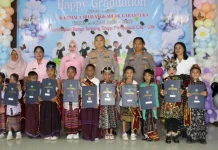 TK Kemala Bhayangkari 06 Larantuka Lepas Peserta Didik Baru