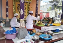 Wangi Dupa Umat Hindu untuk Kerukunan di Tanah Congka Sae