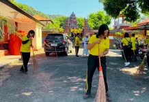 Toleransi dan Kepedulian Warnai Bhakti Religi Polres Flotim di Pura Weri