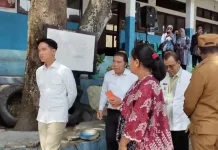 Wapres Gibran Tinjau Kelas Gelap SMPN 1 Ndona
