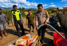 Polres Nagekeo Salurkan Air Bersih untuk Warga Makipaket
