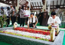 Hari Bhayangkara ke-80, Kapolri Ziarah ke Makam Gus Dur di Jombang