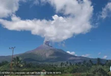 Abu Vulkanik Lewotobi Tutup Bandara Maumere, Ende dan Larantuka Normal