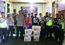 Polres Ngada Salurkan Bansos Sambut Hari Bhayangkara ke-80