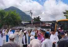 Tangis Bahagia Warnai Kepulangan 27 Jemaah Haji Asal Ende