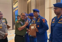 Jaga Kelestarian TN Komodo, 12 Personel Polri Raih Penghargaan di Labuan Bajo