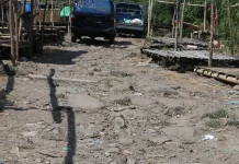 Jalan Rusak Hambat Aktivitas Pedagang Pasar Detusoko