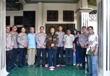 Momentum HUT Bhayangkara, Kapolda NTT Temui Mantan Kapolda Perkuat Silaturahmi