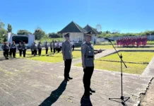 Polres Manggarai Gelar Ziarah dan Tabur Bunga di TMP Lalong Tana