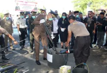 Polres Flores Timur Musnahkan 863 Senjata Rakitan dan Sajam