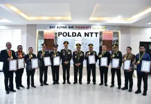 Kapolda NTT Anugerahkan Penghargaan bagi 139 Personel dan Tokoh Berprestasi
