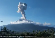Lewotobi Laki-laki Erupsi, Kolom Abu Capai 1.500 Meter