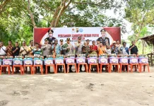 Kapolda NTT Resmikan Jembatan Merah Putih dan Serahkan Bansos kepada Warga Benu