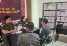 Polsek Reo Limpahkan Tersangka Kasus Pencurian ke Kejaksaan Negeri Manggarai
