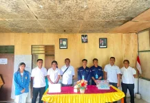 KKN-T MBKM Unwira Kupang Latih Aparat Desa Wolokaro Kelola Informasi Digital