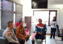 Polsek Reo Turun Tangan Atasi Antrean BBM, Pertamina Pastikan Stok Aman