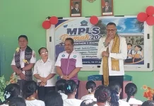 Wabup Sikka Motivasi Siswa saat  Kunjungi Dua Sekolah Yapenthom