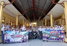 Kapolsek Ende Edukasi Siswa Baru Bahaya Narkoba dan Bullying di MPLS