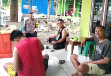 Bhabinkamtibmas Kezewea Perkuat Sinergi Kamtibmas dengan Warga