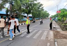 Satlantas Flores Timur Kawal Keselamatan Pelajar di Jam Sibuk Pagi