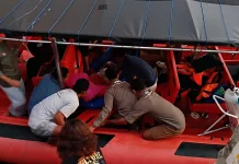 PHC Evakuasi Warga Pulau Komodo Alami Perdarahan Saluran Cerna ke RSUD Komodo