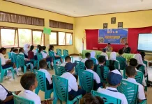 Polsek Riung Tanamkan Kesadaran Hukum kepada Siswa Baru SMPN 1 Riung