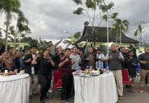 Kodim 1630/Manggarai Barat Sajikan Konsumsi Gratis saat Nobar Final Piala Dunia