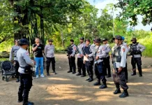 Patroli Jalan Kaki TNI-Polri Perkuat Pengamanan di Dusun Bele