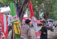 Jelang HUT Ke-81 RI, Penjual Bendera Musiman Mulai Ramai di Ende