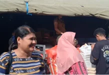 Ibu Rumah Tangga Apresiasi Gelaran Pasar Murah di SMAN 1 Ende