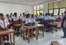 Penyuluh Agama Kristen Tanamkan Nilai Karakter kepada Murid SMPN 1 Nubatukan