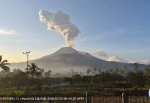 Gunung Lewotobi Laki-laki Tiga Kali Meletus, Abu Capai 1.600 Meter