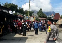 Bhabinkamtibmas Amankan Acara Adat di Borani