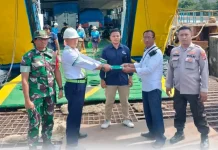 Polres Ngada Amankan Bongkar Muat KMP Cakalang II