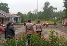 Sat Binmas Polres Ngada Tanamkan Nasionalisme di SDN Bopoma
