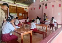 Bhabinkamtibmas Desa Naruwolo Edukasi Siswa SDK Dona tentang Kamtibmas