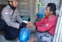 Kapolsek Ende Gowes Anjangsana Salurkan Bantuan bagi Warga Difabel