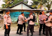 Kapolres Flores Timur Tinjau Kesiapan Personel Pengamanan di Adonara Timur