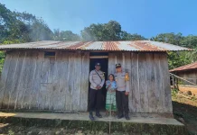 Polsek Sano Nggoang Salurkan Sembako untuk Lansia dan Penyandang Disabilitas