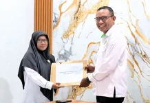 Kemenag Flores Timur Serahkan Blanko Ijazah untuk 11 Madrasah Negeri