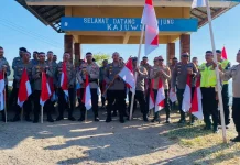 Polres Sikka Kibarkan Merah Putih di Destinasi Wisata Unggulan