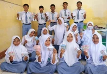 63 Murid MAN Flores Timur Terima Bantuan PIP untuk Kebutuhan Pendidikan