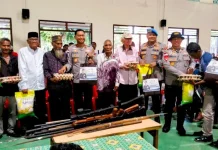 Polda NTT Salurkan 85 Paket Bansos untuk Warga Terdampak Konflik