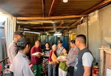 Polres Manggarai Bantu Keluarga Anak Berkebutuhan Khusus di Pitak