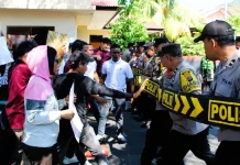 Asah Kesiapsiagaan, Polres Flores Timur Simulasikan Sispam Mako dan Dalmas