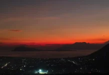 Sunset Puncak Ndona Menghidupkan Ekonomi Warga